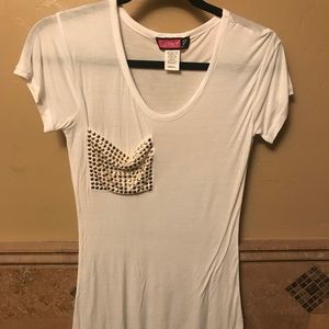 Say What? White top with gold-studded pocket
